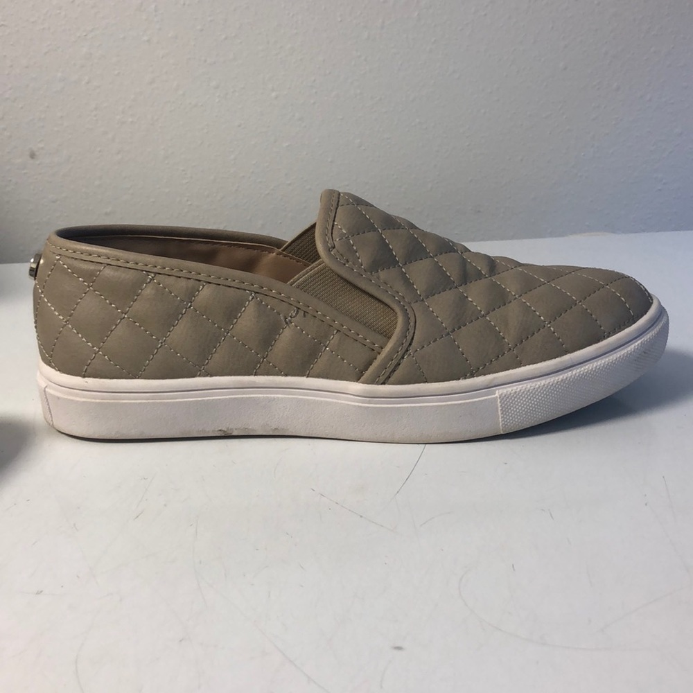 Tan Steve Madden slip ons - Picture 3 of 4